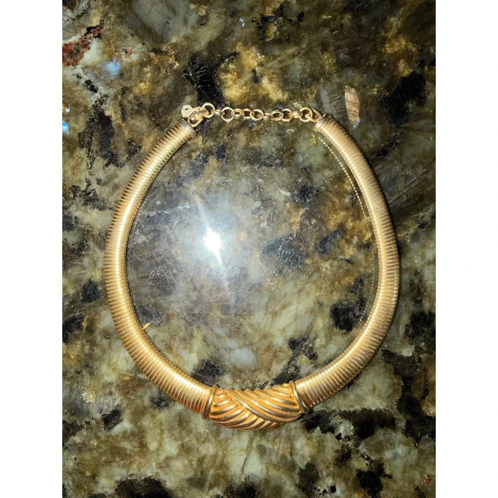 Christian Dior Vintage Gold Tone Gaspipe Tubogas Collar Necklace CD Logo Charm - Picture 10 of 10